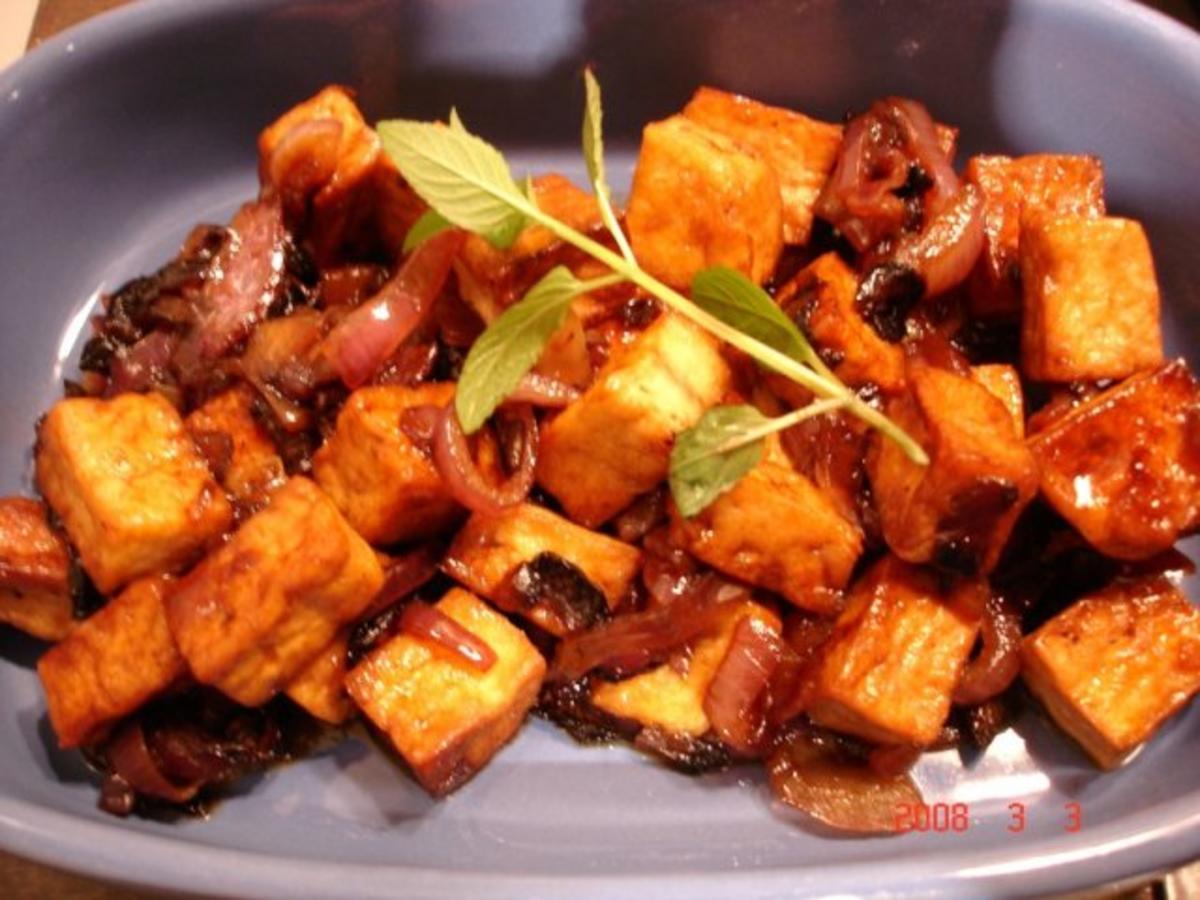 Bilder für Knuspriger Tofu mit roten Zwiebeln - Rezept