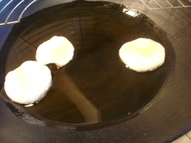 Rezept: Krabbenbrot / Kroepuk / Shrimp Chips Bild Nr. 6 Krabbenbrot / Kroepuk / Shrimp Chips - Rezept - Bild Nr. 6