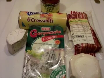 Rezept: Abendbrot: Gefüllte Croissants mit dreierlei Käse Bild Nr. 2 Abendbrot: Gefüllte Croissants mit dreierlei Käse - Rezept - Bild Nr. 2