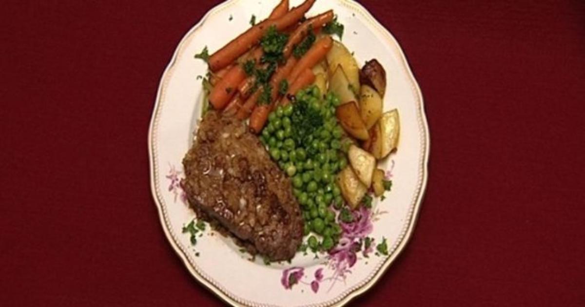 Düsseldorfer Senfrostbraten mit Bratkartoffeln, Erbsen, Möhrchen und Salat (Cindy & Bert) - Rezept