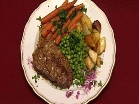 Rezept: Düsseldorfer Senfrostbraten mit Bratkartoffeln, Erbsen, Möhrchen und Salat (Cindy & Bert) Düsseldorfer Senfrostbraten mit Bratkartoffeln, Erbsen, Möhrchen und Salat (Cindy & Bert) - Rezept