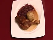 Entenkeulen mit Blaukraut und Semmelknödeln (Michael Holm) - Rezept