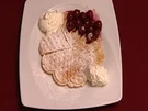 Waffeln mit heißen Kirschen und Sahne (Michael Holm) - Rezept