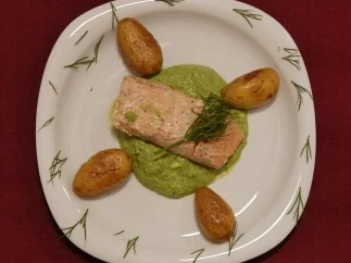 Lachs auf Grüner Soße mit Schwenkkartoffeln (Radost Bokel) - Rezept