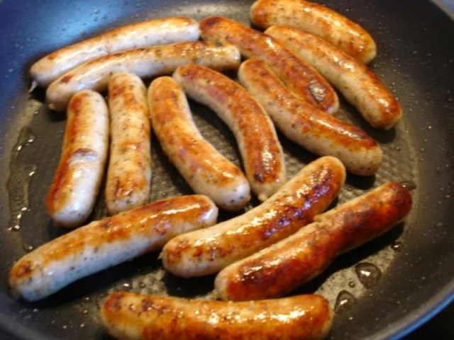 Rezept: Bratwürstchen im Semmel Bild Nr. 5 Bratwürstchen im Semmel - Rezept - Bild Nr. 5