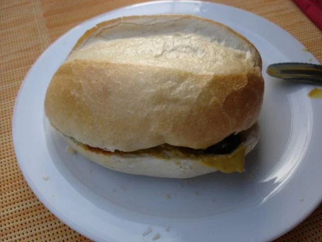 Rezept: Bratwürstchen im Semmel Bild Nr. 7 Bratwürstchen im Semmel - Rezept - Bild Nr. 7