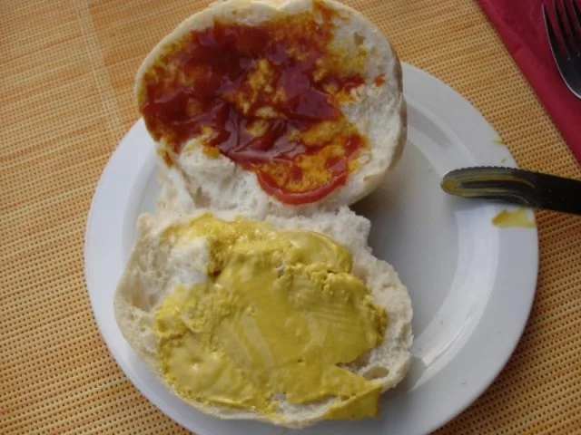 Rezept: Bratwürstchen im Semmel Bild Nr. 2 Bratwürstchen im Semmel - Rezept - Bild Nr. 2