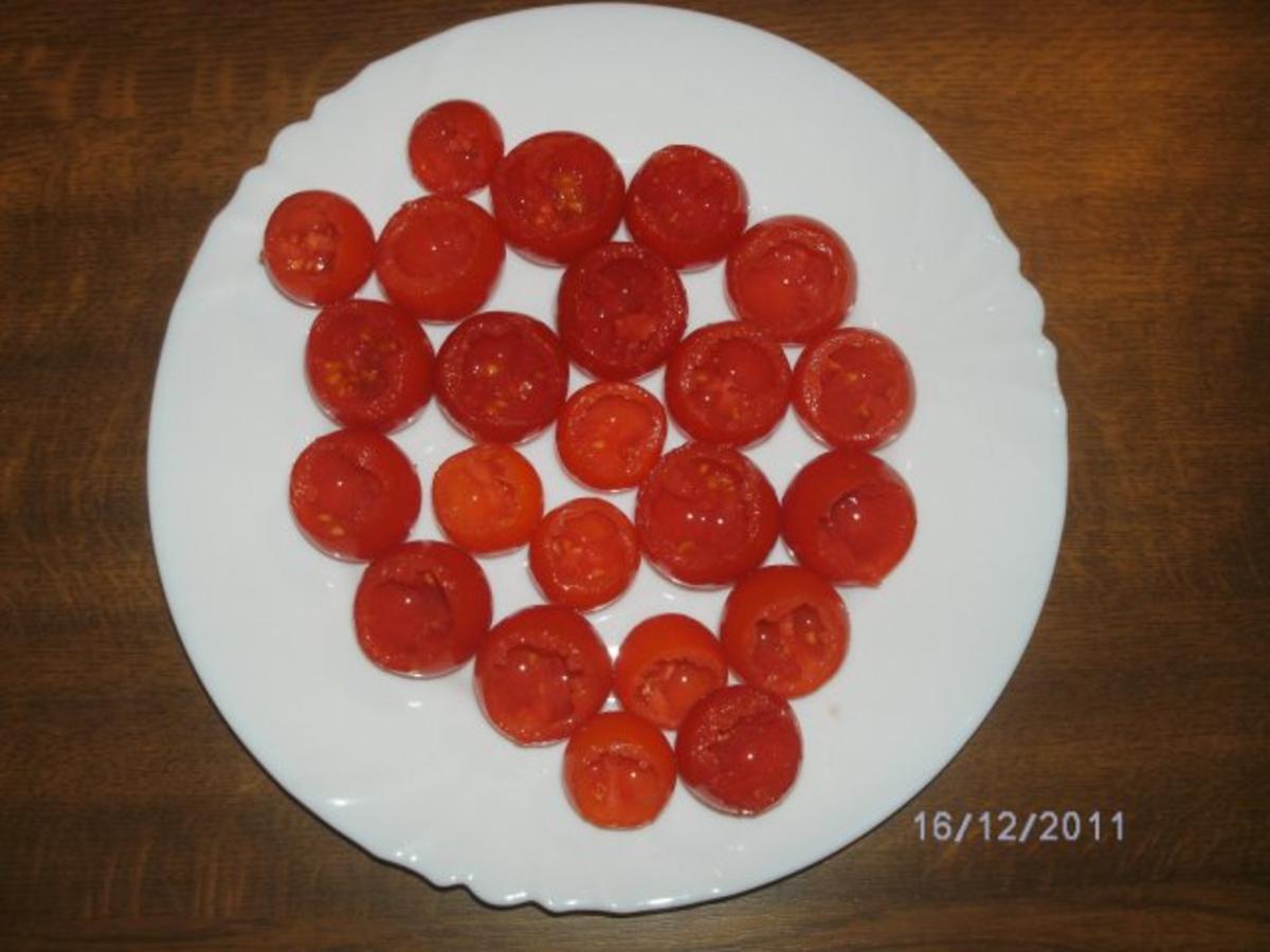 Gefüllte Mini Tomaten mit Putenbrust überbacken - Rezept