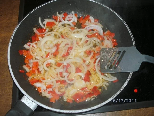 Rezept: Gefüllte Mini Tomaten mit Putenbrust überbacken Bild Nr. 4 Gefüllte Mini Tomaten mit Putenbrust überbacken - Rezept - Bild Nr. 4