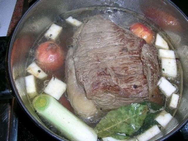 Rezept: Tafelspitz (jedoch angebraten) mit Kartoffelschmarrn und Apfelkren Bild Nr. 7 Tafelspitz (jedoch angebraten) mit Kartoffelschmarrn und Apfelkren - Rezept - Bild Nr. 7