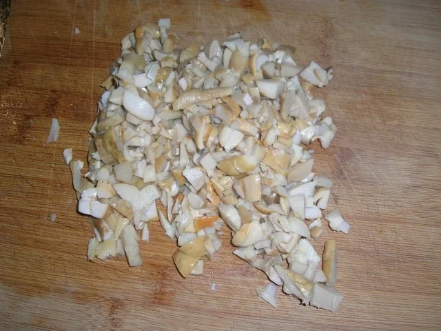 Hirschragout in Rotweinsauce,  karamellisierten Trauben +selbstgemachten Steinpilz-Ravioli - Rezept - Bild Nr. 5