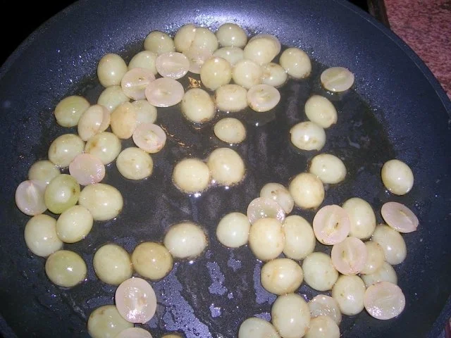 Hirschragout in Rotweinsauce,  karamellisierten Trauben +selbstgemachten Steinpilz-Ravioli - Rezept - Bild Nr. 15