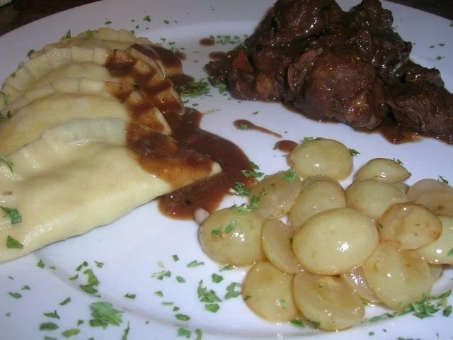 Hirschragout in Rotweinsauce,  karamellisierten Trauben +selbstgemachten Steinpilz-Ravioli - Rezept - Bild Nr. 4