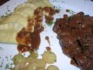 Hirschragout in Rotweinsauce,  karamellisierten Trauben +selbstgemachten Steinpilz-Ravioli - Rezept