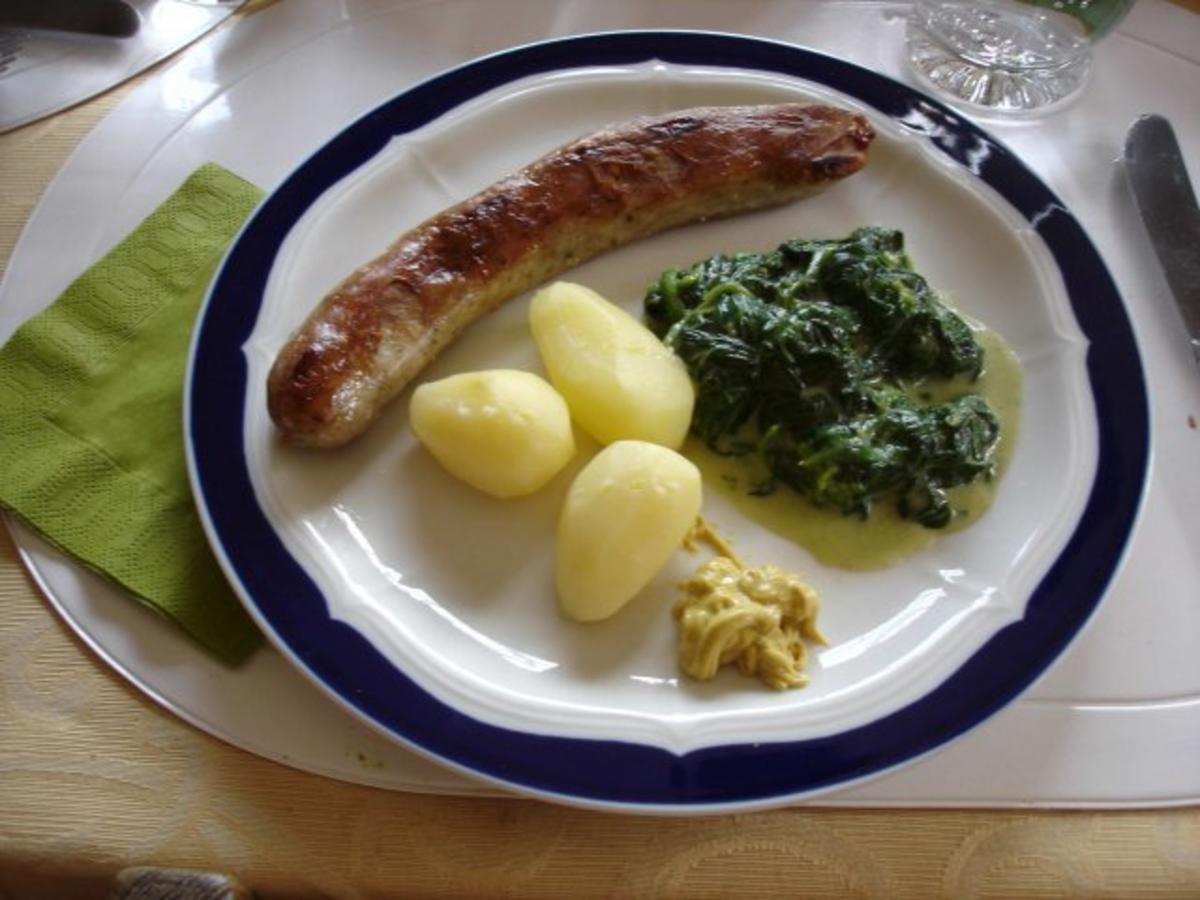 Frische Rost-Bratwurst mit Rahm-Spinat und Kartoffeln - Rezept - kochbar.de