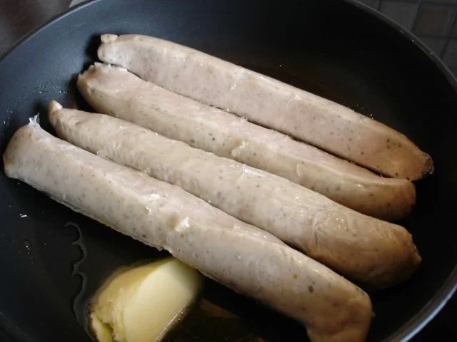 Rezept: Frische Rost-Bratwurst mit Rahm-Spinat und Kartoffeln Bild Nr. 3 Frische Rost-Bratwurst mit Rahm-Spinat und Kartoffeln - Rezept - Bild Nr. 3