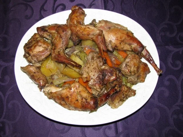 Rezept: Wild: Kaninchen auf Gemüsebett Wild: Kaninchen auf Gemüsebett - Rezept