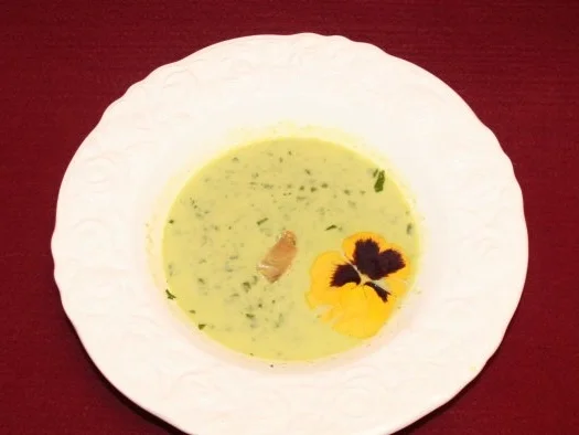 Rezept: Parmesan-Basilikum-Suppe Parmesan-Basilikum-Suppe - Rezept