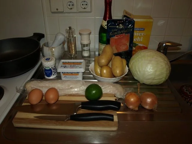 Kabeljau mit Räucherlachs gespickt auf gedünsteten Weißkohl - Rezept