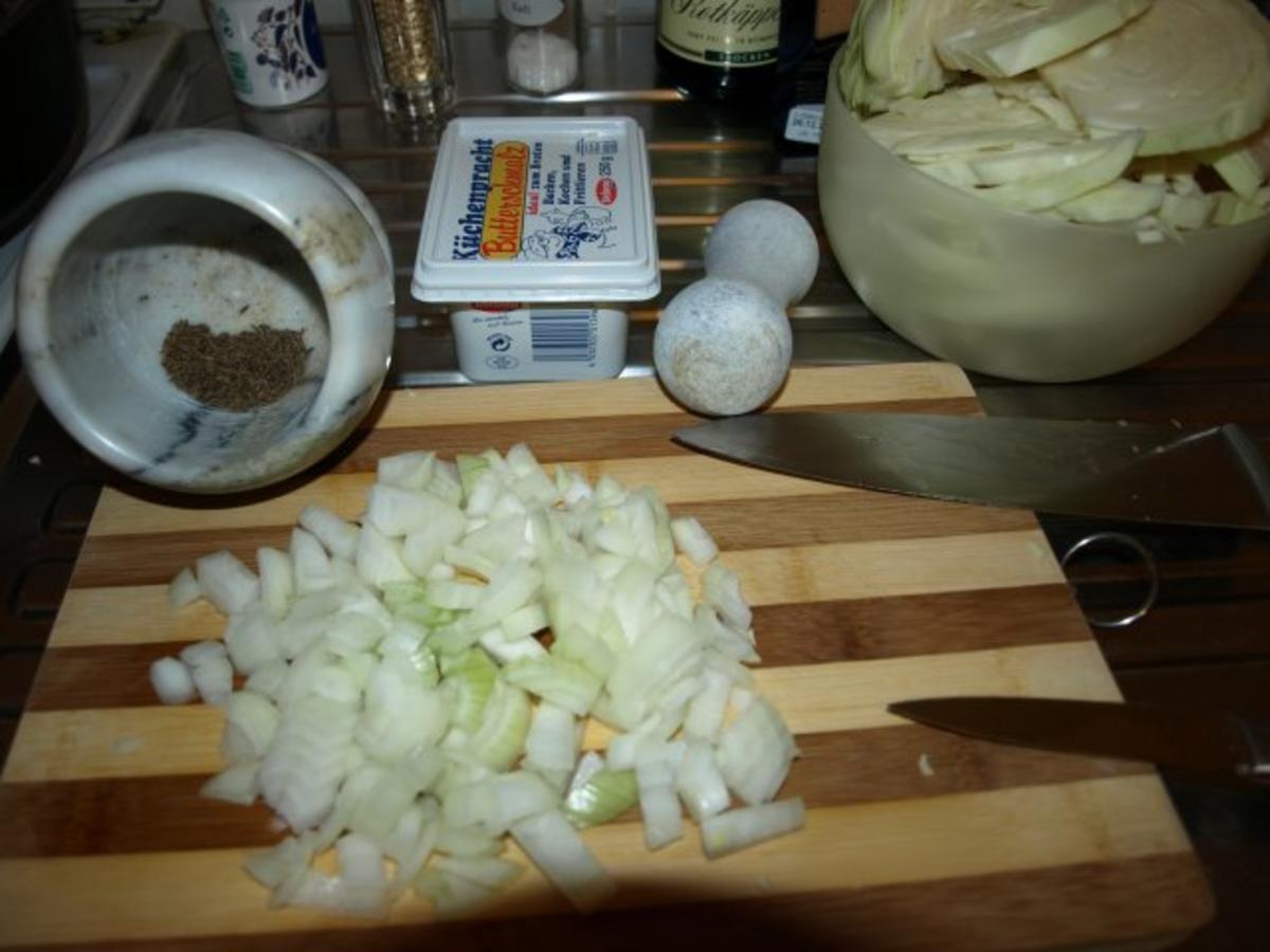Kabeljau mit Räucherlachs gespickt auf gedünsteten Weißkohl - Rezept - Bild Nr. 2