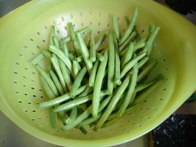 Gebackener Leberkäse mit grünen Bohnen und Möhren-Kartoffelpüree - Rezept - Bild Nr. 3