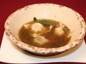 Rezept: Rinderbrรผhe mit Maultasche, gefรผllt mit Schinken, getrockneten Tomaten Rinderbrรผhe mit Maultasche, gefรผllt mit Schinken, getrockneten Tomaten - Rezept