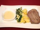 Tafelspitz mit Wirsing-Senf-Gemüse, dazu Zitronenkartoffeln und weiße Schokoladensoße - Rezept