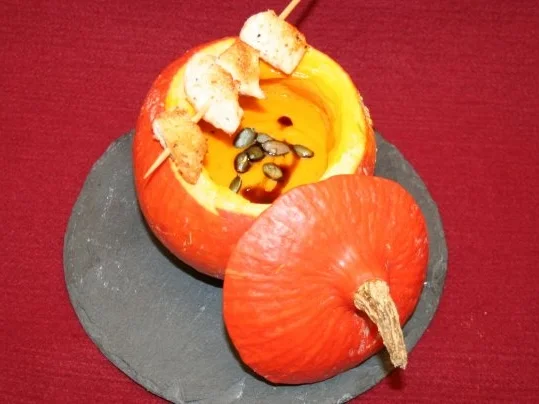 Ingwer-Kürbissuppe mit Hühnchenspieß - Rezept