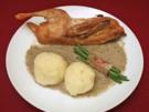 Wildente mit scharfer Rotweinsoße, Kartoffelklöße und Bohnen im Speckmantel - Rezept