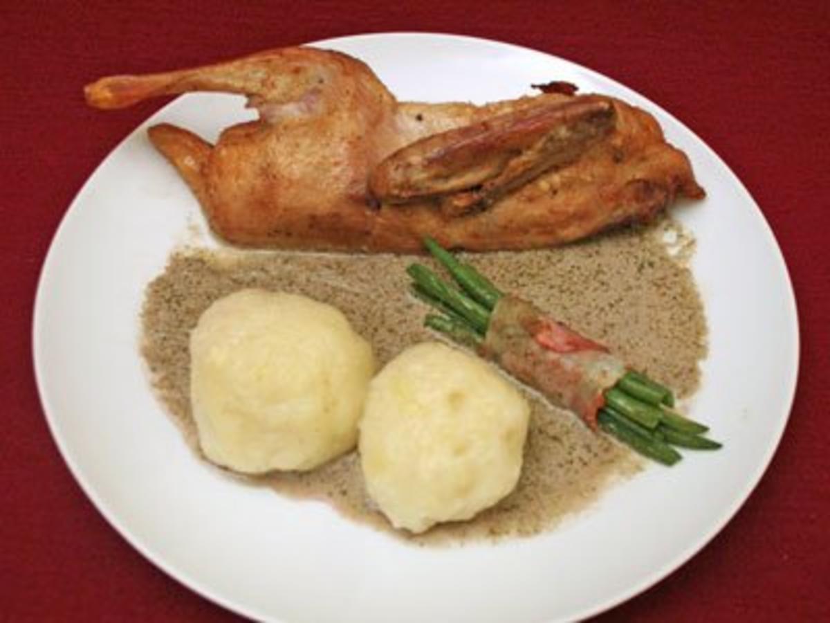 Bilder für Wildente mit scharfer Rotweinsoße, Kartoffelklöße und Bohnen im Speckmantel - Rezept