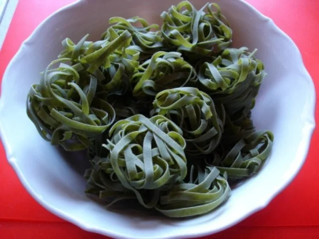 Rezept: Grüne Bandnudeln mit Lachs Bild Nr. 3 Grüne Bandnudeln mit Lachs - Rezept - Bild Nr. 3