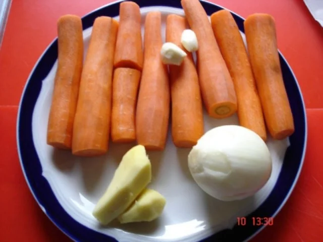 Rezept: Ingwer-Möhren-Suppe Bild Nr. 2 Ingwer-Möhren-Suppe - Rezept - Bild Nr. 2