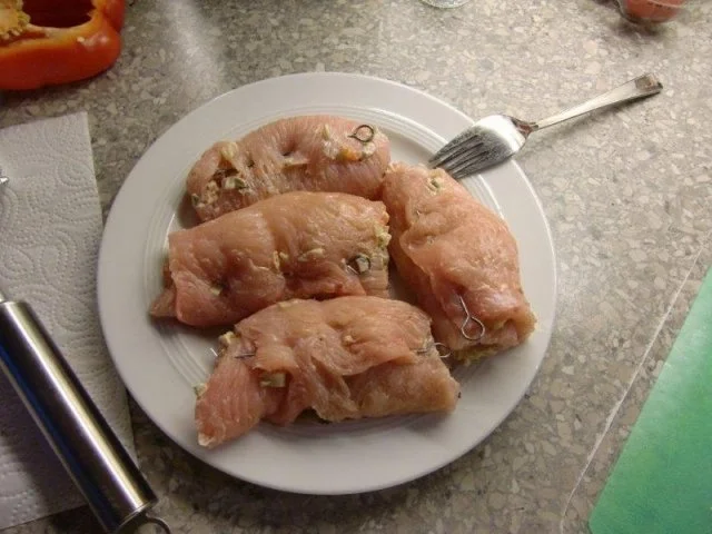 Rezept: Gefüllte Putenröllchen Bild Nr. 10 Gefüllte Putenröllchen - Rezept - Bild Nr. 10