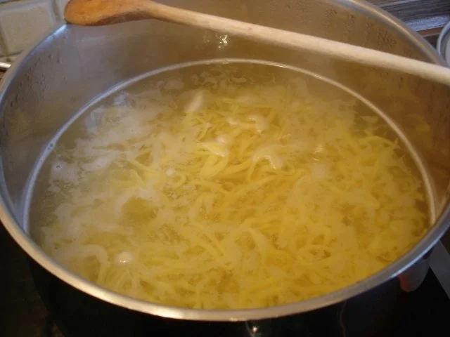 Käsespätzle mit Mettbällchen und Champignons - Rezept - Bild Nr. 4