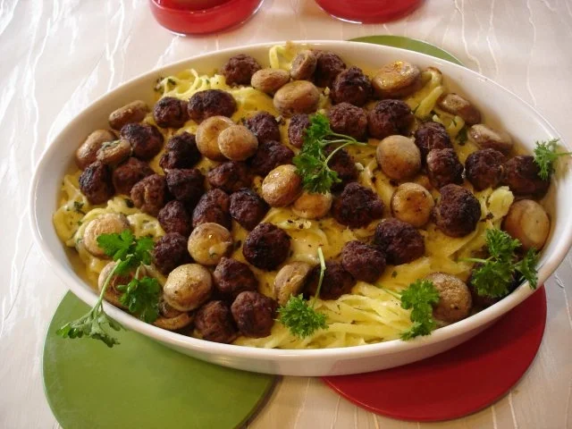 Käsespätzle mit Mettbällchen und Champignons - Rezept - Bild Nr. 10