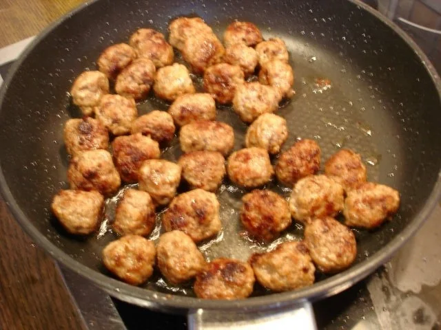 Käsespätzle mit Mettbällchen und Champignons - Rezept - Bild Nr. 6