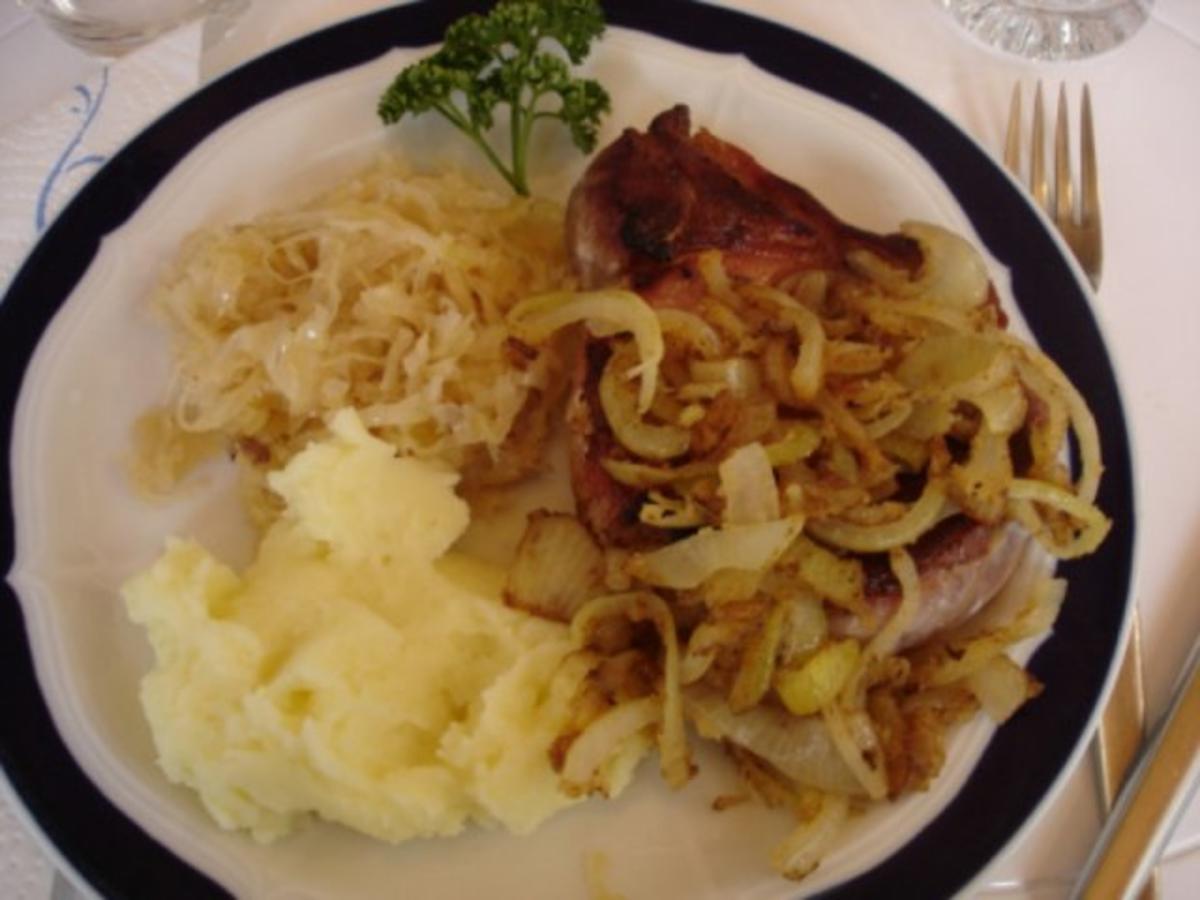 Kassler Kotelett mit Sauerkraut und Kartoffelpüree - Rezept - kochbar.de