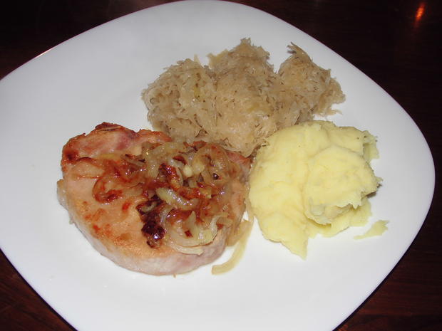 Kassler Kotelett mit Sauerkraut und Kartoffelpüree - Rezept - kochbar.de