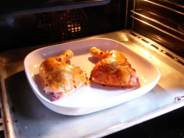 Knusprige Hähnchenkeulen mit Curryreis und Brokkoliröschen - Rezept - Bild Nr. 7