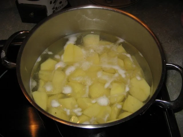 Rezept: Wiener im Kartoffel/Möhrenstampf Bild Nr. 2 Wiener im Kartoffel/Möhrenstampf - Rezept - Bild Nr. 2