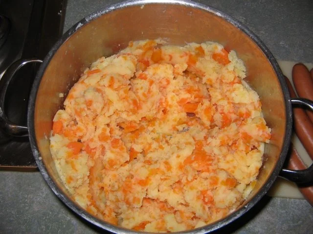 Rezept: Wiener im Kartoffel/Möhrenstampf Bild Nr. 3 Wiener im Kartoffel/Möhrenstampf - Rezept - Bild Nr. 3