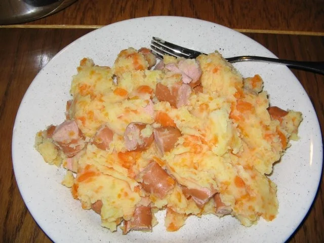 Rezept: Wiener im Kartoffel/Möhrenstampf Bild Nr. 5 Wiener im Kartoffel/Möhrenstampf - Rezept - Bild Nr. 5