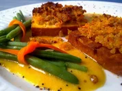 Räuchertofu mit Schalottenkruste in Senf-Orangen-Sauce - Rezept