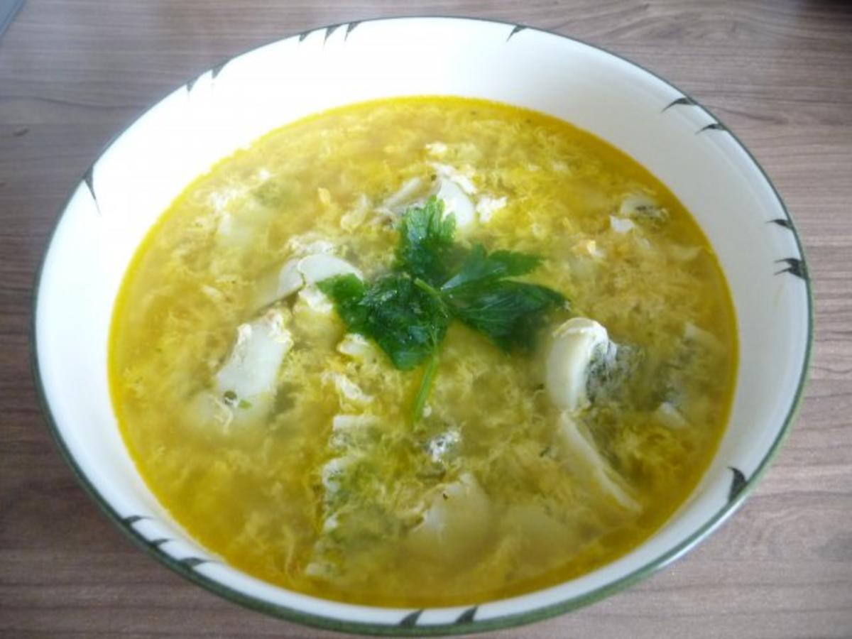 Suppen & Eintopf : Maultaschensuppe mit Ei und einen Salat dazu - Rezept