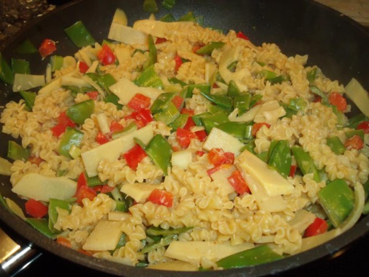 Bilder für Asiatisches Gemüse-Kokos-Nudel-Curry - Rezept