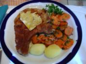 Kotelett mit Möhrengemüse und Kartoffeln - Rezept