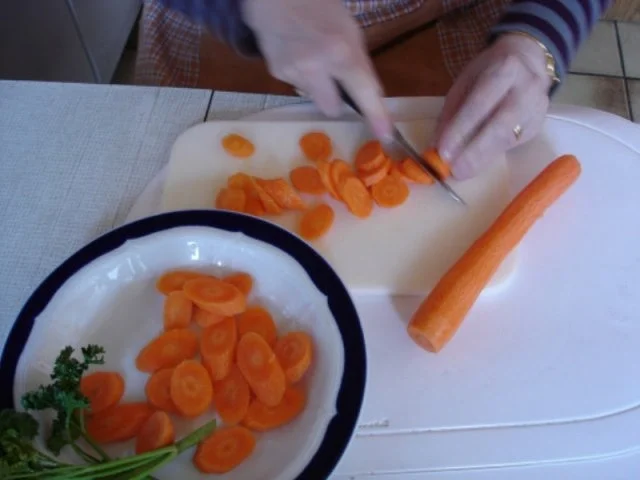 Rezept: Kotelett mit Möhrengemüse und Kartoffeln Bild Nr. 4 Kotelett mit Möhrengemüse und Kartoffeln - Rezept - Bild Nr. 4