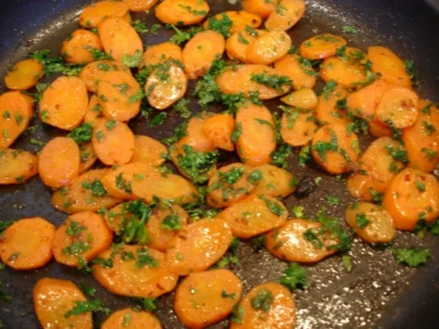 Rezept: Kotelett mit Möhrengemüse und Kartoffeln Bild Nr. 13 Kotelett mit Möhrengemüse und Kartoffeln - Rezept - Bild Nr. 13