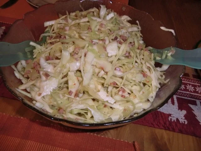 Würzige Hähnchenschenkel an Krautsalat - Rezept - Bild Nr. 2