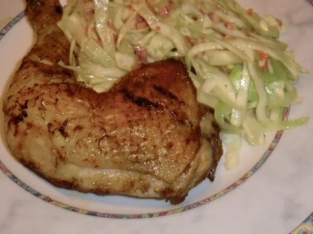 Würzige Hähnchenschenkel an Krautsalat - Rezept - Bild Nr. 5